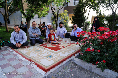 گروه جهادی صهبای نور با شیوع کرونا و قرنطینه  خانواده ها به محل زندگی آنان رفته و کودکان ونوجوانان را سرگرم می‌کنند.