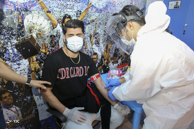 تست کرونای بازیکنان استقلال در مجموعه ورزشی انقلاب