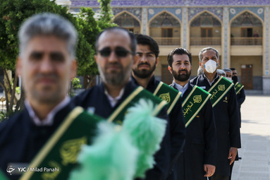 آیین گلابشویی و تعویض گل ضریح مبارک حضرت شاهچراغ (ع) و ضریح حضرت سید میر محمد (ع)