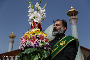 آیین گلابشویی و تعویض گل ضریح مبارک حضرت شاهچراغ (ع) و ضریح حضرت سید میر محمد (ع)