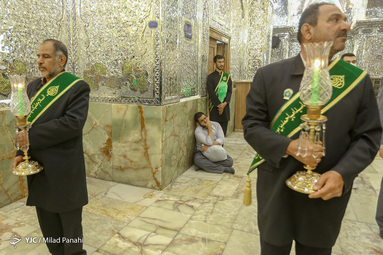 آیین گلابشویی و تعویض گل ضریح مبارک حضرت شاهچراغ (ع) و ضریح حضرت سید میر محمد (ع)