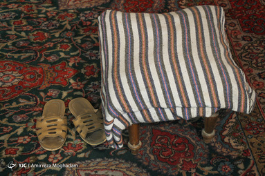 حسینیه جماران، خانه امام، کوچه مسقف قبل از حسینیه، ایوان خانه، اتاق کوچک امام (ره)، هنوز هم عطر آن مرد بزرگ احساس می‌شود.
