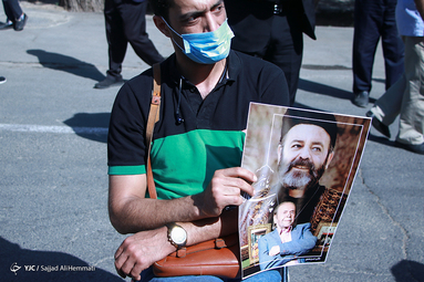 مراسم خاکسپاری محمد علی کشاورز