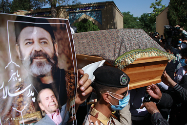 مراسم خاکسپاری محمد علی کشاورز