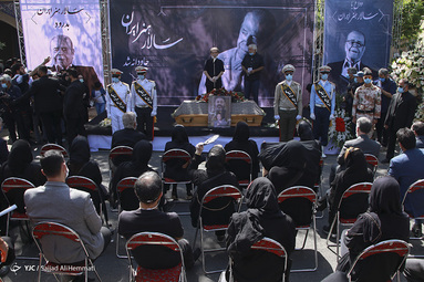 مراسم خاکسپاری محمد علی کشاورز