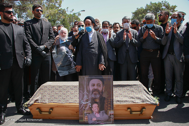 مراسم خاکسپاری محمد علی کشاورز
