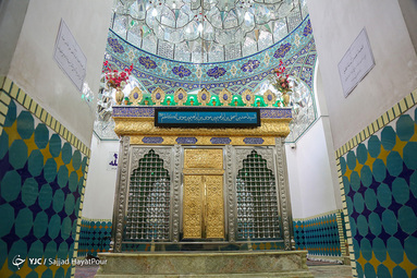 روز پنجم ذی القعده و پنجمین روز از دهه کرامت با عنوان «امامزادگان؛ ذخائر معنوی جامعه» در تقویم رسمی کشور به عنوان روز بزرگداشت و تجلیل از امامزادگان و بقاع متبرکه نامگذاری شده است. 