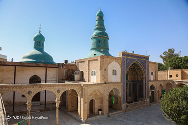 روز پنجم ذی القعده و پنجمین روز از دهه کرامت با عنوان «امامزادگان؛ ذخائر معنوی جامعه» در تقویم رسمی کشور به عنوان روز بزرگداشت و تجلیل از امامزادگان و بقاع متبرکه نامگذاری شده است. 