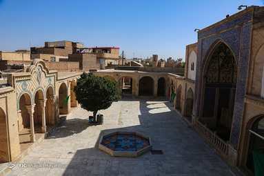 روز پنجم ذی القعده و پنجمین روز از دهه کرامت با عنوان «امامزادگان؛ ذخائر معنوی جامعه» در تقویم رسمی کشور به عنوان روز بزرگداشت و تجلیل از امامزادگان و بقاع متبرکه نامگذاری شده است. 