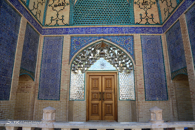 روز پنجم ذی القعده و پنجمین روز از دهه کرامت با عنوان «امامزادگان؛ ذخائر معنوی جامعه» در تقویم رسمی کشور به عنوان روز بزرگداشت و تجلیل از امامزادگان و بقاع متبرکه نامگذاری شده است. 