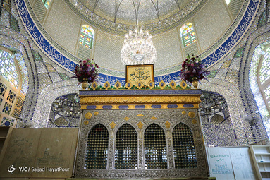 روز پنجم ذی القعده و پنجمین روز از دهه کرامت با عنوان «امامزادگان؛ ذخائر معنوی جامعه» در تقویم رسمی کشور به عنوان روز بزرگداشت و تجلیل از امامزادگان و بقاع متبرکه نامگذاری شده است. 
