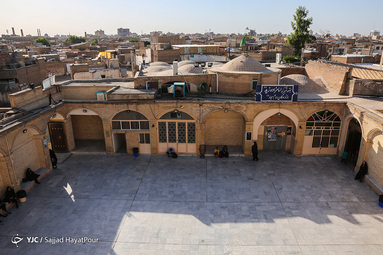 روز پنجم ذی القعده و پنجمین روز از دهه کرامت با عنوان «امامزادگان؛ ذخائر معنوی جامعه» در تقویم رسمی کشور به عنوان روز بزرگداشت و تجلیل از امامزادگان و بقاع متبرکه نامگذاری شده است. 