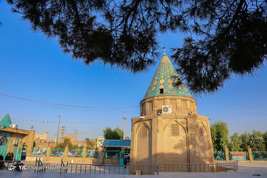 روز پنجم ذی القعده و پنجمین روز از دهه کرامت با عنوان «امامزادگان؛ ذخائر معنوی جامعه» در تقویم رسمی کشور به عنوان روز بزرگداشت و تجلیل از امامزادگان و بقاع متبرکه نامگذاری شده است. 