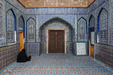 روز پنجم ذی القعده و پنجمین روز از دهه کرامت با عنوان «امامزادگان؛ ذخائر معنوی جامعه» در تقویم رسمی کشور به عنوان روز بزرگداشت و تجلیل از امامزادگان و بقاع متبرکه نامگذاری شده است. 