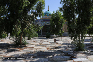 امامروز پنجم ذی القعده و پنجمین روز از دهه کرامت با عنوان «امامزادگان؛ ذخائر معنوی جامعه» در تقویم رسمی کشور به عنوان روز بزرگداشت و تجلیل از امامزادگان و بقاع متبرکه نامگذاری شده است. 