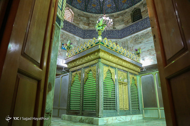 روز پنجم ذی القعده و پنجمین روز از دهه کرامت با عنوان «امامزادگان؛ ذخائر معنوی جامعه» در تقویم رسمی کشور به عنوان روز بزرگداشت و تجلیل از امامزادگان و بقاع متبرکه نامگذاری شده است. 