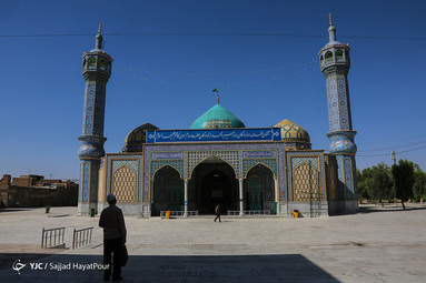 روز پنجم ذی القعده و پنجمین روز از دهه کرامت با عنوان «امامزادگان؛ ذخائر معنوی جامعه» در تقویم رسمی کشور به عنوان روز بزرگداشت و تجلیل از امامزادگان و بقاع متبرکه نامگذاری شده است. 