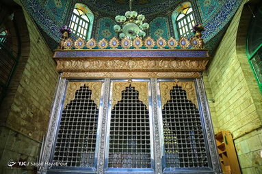 روز پنجم ذی القعده و پنجمین روز از دهه کرامت با عنوان «امامزادگان؛ ذخائر معنوی جامعه» در تقویم رسمی کشور به عنوان روز بزرگداشت و تجلیل از امامزادگان و بقاع متبرکه نامگذاری شده است. 