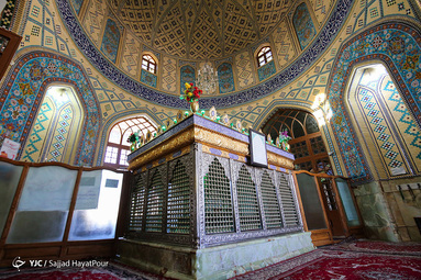 روز پنجم ذی القعده و پنجمین روز از دهه کرامت با عنوان «امامزادگان؛ ذخائر معنوی جامعه» در تقویم رسمی کشور به عنوان روز بزرگداشت و تجلیل از امامزادگان و بقاع متبرکه نامگذاری شده است. 