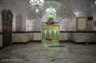روز پنجم ذی القعده و پنجمین روز از دهه کرامت با عنوان «امامزادگان؛ ذخائر معنوی جامعه» در تقویم رسمی کشور به عنوان روز بزرگداشت و تجلیل از امامزادگان و بقاع متبرکه نامگذاری شده است.