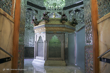 روز پنجم ذی القعده و پنجمین روز از دهه کرامت با عنوان «امامزادگان؛ ذخائر معنوی جامعه» در تقویم رسمی کشور به عنوان روز بزرگداشت و تجلیل از امامزادگان و بقاع متبرکه نامگذاری شده است.