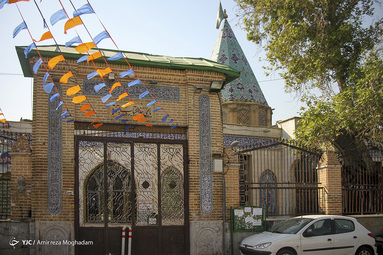 روز پنجم ذی القعده و پنجمین روز از دهه کرامت با عنوان «امامزادگان؛ ذخائر معنوی جامعه» در تقویم رسمی کشور به عنوان روز بزرگداشت و تجلیل از امامزادگان و بقاع متبرکه نامگذاری شده است.