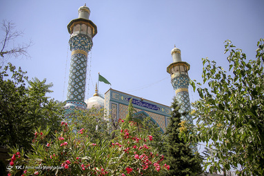 روز پنجم ذی القعده و پنجمین روز از دهه کرامت با عنوان «امامزادگان؛ ذخائر معنوی جامعه» در تقویم رسمی کشور به عنوان روز بزرگداشت و تجلیل از امامزادگان و بقاع متبرکه نامگذاری شده است.
