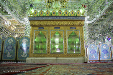 روز پنجم ذی القعده و پنجمین روز از دهه کرامت با عنوان «امامزادگان؛ ذخائر معنوی جامعه» در تقویم رسمی کشور به عنوان روز بزرگداشت و تجلیل از امامزادگان و بقاع متبرکه نامگذاری شده است.
