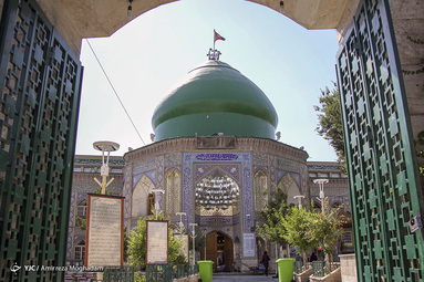 روز پنجم ذی القعده و پنجمین روز از دهه کرامت با عنوان «امامزادگان؛ ذخائر معنوی جامعه» در تقویم رسمی کشور به عنوان روز بزرگداشت و تجلیل از امامزادگان و بقاع متبرکه نامگذاری شده است.