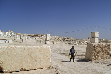معدن سنگ مرمریت در نزدیکی روستای کوه سفید - قم