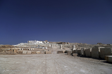معدن سنگ مرمریت در نزدیکی روستای کوه سفید - قم
