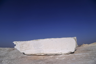 معدن سنگ مرمریت در نزدیکی روستای کوه سفید - قم