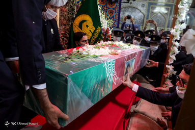مراسم وداع با پیکر شهید دفاع مقدس «نسیم افغانی» در رواق امام خمینی(ره) حرم مطهر رضوی