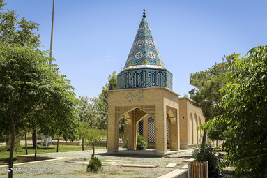 شیخ محمدحسن داورپناه
فرزند میرزا حسین، متولد 1257ش در خوانسار، عالم فاضل، از شاگردان آخوند کاشی، آخوند گزی، سید محمدباقر درچه ای و آخوند ملا محمدکاظم خراسانی است. وی همچنین به عنوان قاضی عسکر در ارتش به خدمت مشغول بود.
