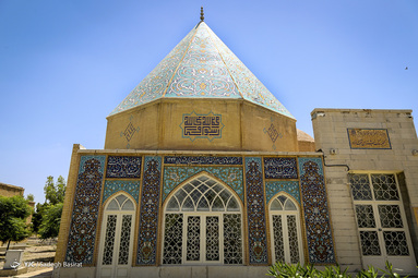 آرامگاه خاندان عزیز الله اغراز نیک پی