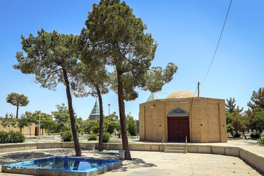 آرامگاه سید ابوالحسین خاتون آبادی معروف به سید العراقین/ عالم فاضل و رئیس حوزه علمیه اصفهان/ امامت، قضاوت و پشت و پناه مردم / تدریس در مدرسه چهار باغ و تولیت ان 