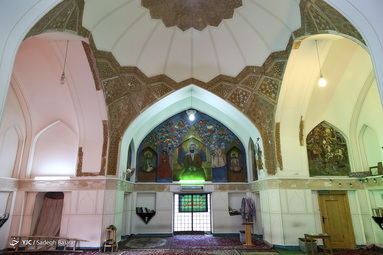 تکیه خوانساری ؛ آرامگاه آقا حسین خوانساری (مشهور به محقق خوانساری و تلمیذ البشر ) و آقا جمال خوانساری 