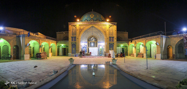 مسجد رکن الملک ؛ مسجد رکن الملک دارای شبستان، محراب های زیبا، ایوان شمالی و جنوبی، سردری ورودی، مأذنه، دو صحن کوچک و بزرگ، سردر صحن بزرگ، آب انبار، سنگاب، ایوان مقصوره بلند و گنبد عظیم است. علاوه بر اینها باید به تکیه آباده ای، آرامگاه رکن-الملک، مزار خاندان کلباسی و مدرسه علمیه اشاره کرد