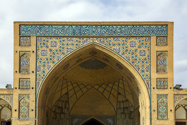 مسجد حکیم یا مسجد جورجیر از مساجد چهارایوانی مربوط به پایان دوره صفوی در منطقه قدیمی باب‌الدشت اصفهان در انتهای بازار رنگرزان جای گرفته‌است