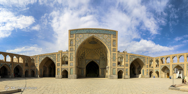 مسجد حکیم یا مسجد جورجیر از مساجد چهارایوانی مربوط به پایان دوره صفوی در منطقه قدیمی باب‌الدشت اصفهان در انتهای بازار رنگرزان جای گرفته‌است