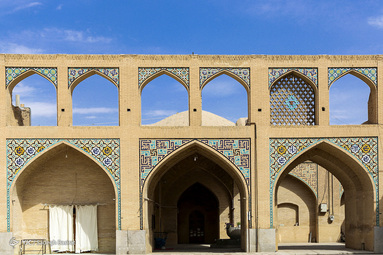 مسجد حکیم یا مسجد جورجیر از مساجد چهارایوانی مربوط به پایان دوره صفوی در منطقه قدیمی باب‌الدشت اصفهان در انتهای بازار رنگرزان جای گرفته‌است