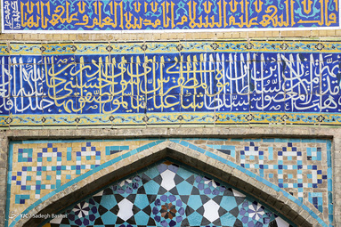 مسجد حکیم یا مسجد جورجیر از مساجد چهارایوانی مربوط به پایان دوره صفوی در منطقه قدیمی باب‌الدشت اصفهان در انتهای بازار رنگرزان جای گرفته‌است