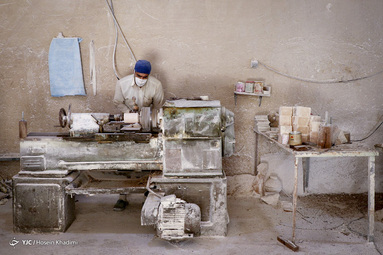 روز ملی حمایت از صنایع کوچک (کارگاه تولید تزئینات دکوری از سنگ نمک در روستای مشهد میقان از توابع شهر صنعتی اراک)