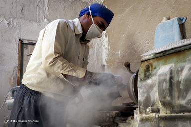 روز ملی حمایت از صنایع کوچک (کارگاه تولید تزئینات دکوری از سنگ نمک در روستای مشهد میقان از توابع شهر صنعتی اراک)