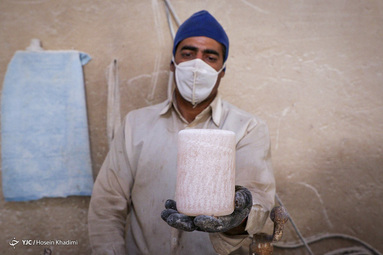 روز ملی حمایت از صنایع کوچک (کارگاه تولید تزئینات دکوری از سنگ نمک در روستای مشهد میقان از توابع شهر صنعتی اراک)