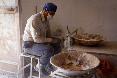 روز ملی حمایت از صنایع کوچک (کارگاه تولید تزئینات دکوری از سنگ نمک در روستای مشهد میقان از توابع شهر صنعتی اراک)