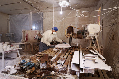 روز ملی حمایت از صنایع کوچک (کارگاه تولید تزئینات دکوری از سنگ نمک در روستای مشهد میقان از توابع شهر صنعتی اراک)
