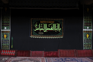 برپایی پرچم عزا در آستانه ماه محرم و عزاداری حضرت اباعبدالله الحسین(ع) - قزوین