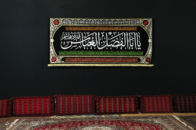 برپایی پرچم عزا در آستانه ماه محرم و عزاداری حضرت اباعبدالله الحسین(ع) - قزوین