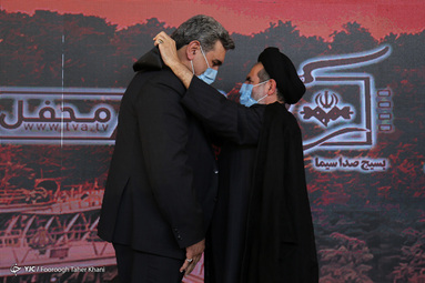 چهارمین آیین سلام بر محرم در باغ هنر تهران و برافراشتن بزرگترین پرچم یا حسین
 (ع) در مجموعه فرهنگی عباس آباد تهران